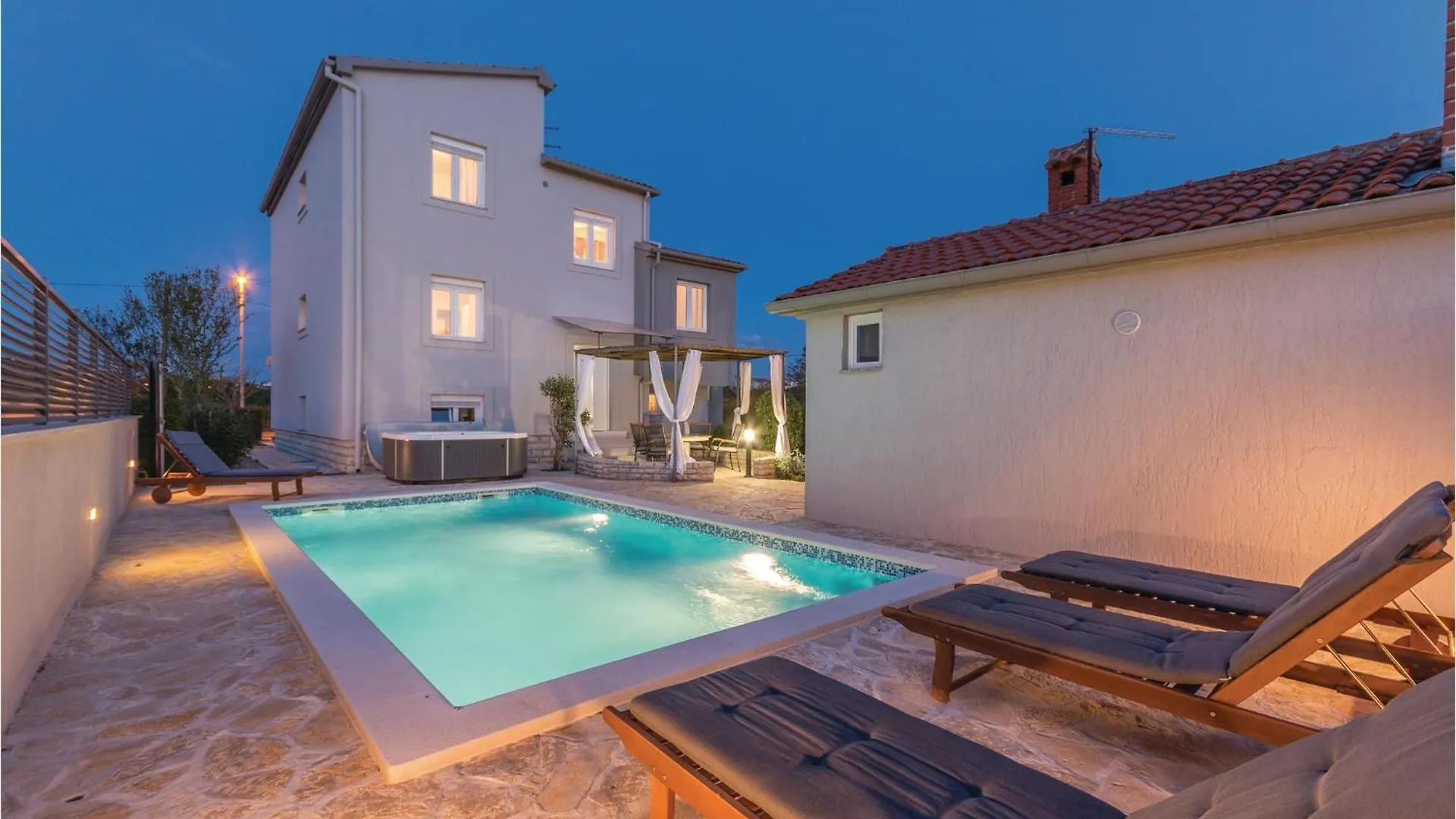 2 Bedroom Gorgeous Home In Zadar 0*,