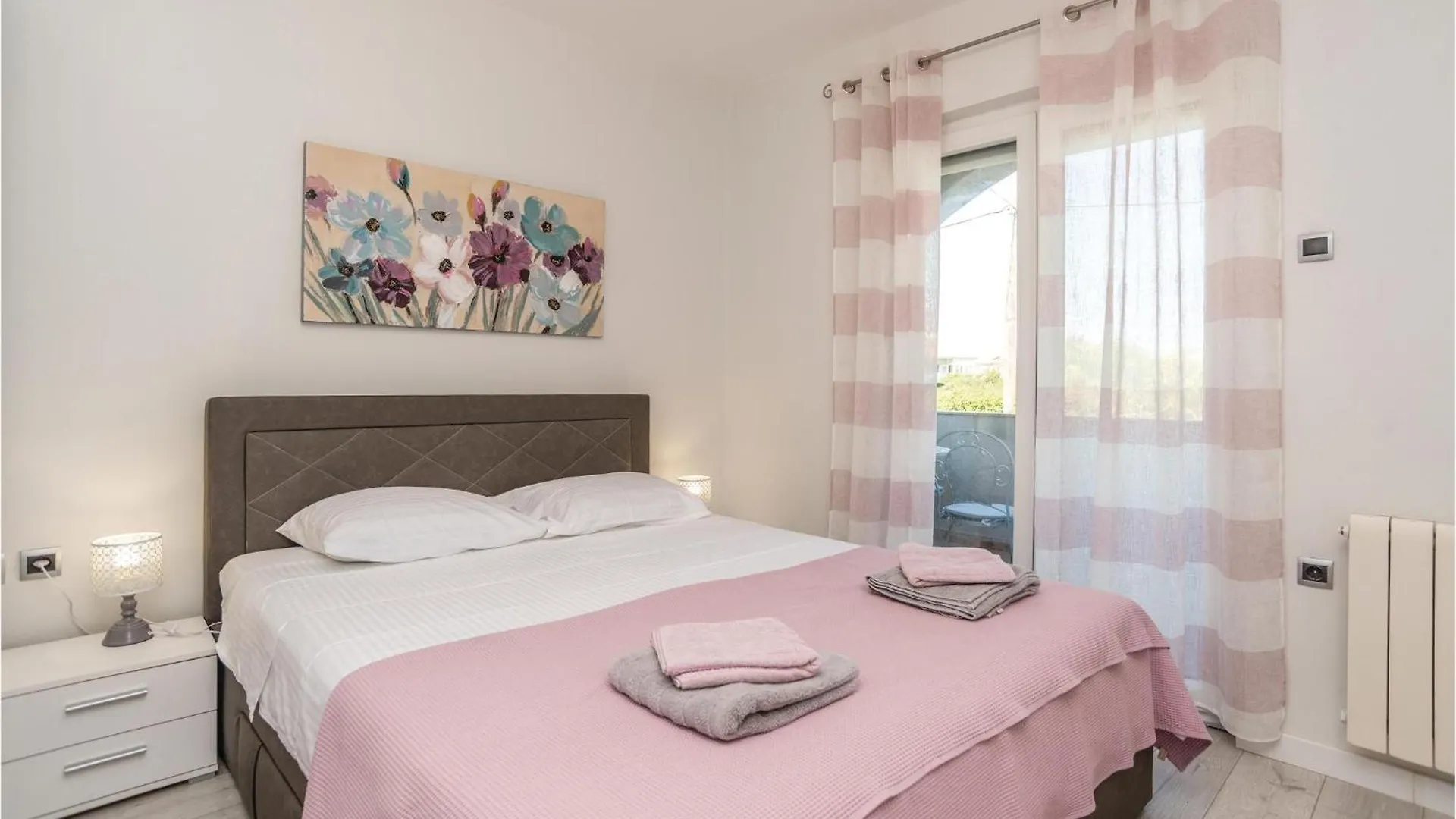 2 Bedroom Gorgeous Home In Zadar 0*,