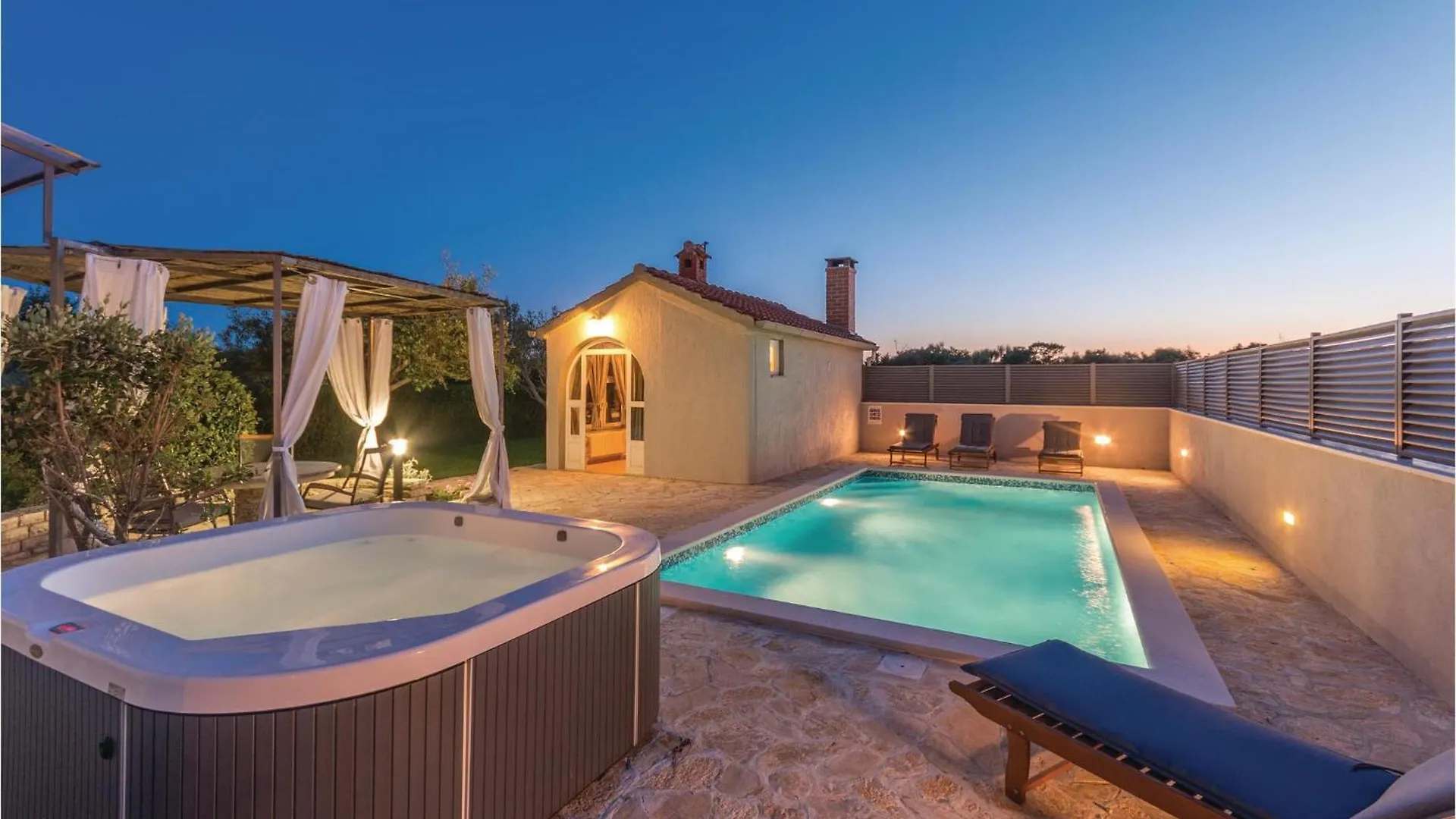 2 Bedroom Gorgeous Home In Zadar
