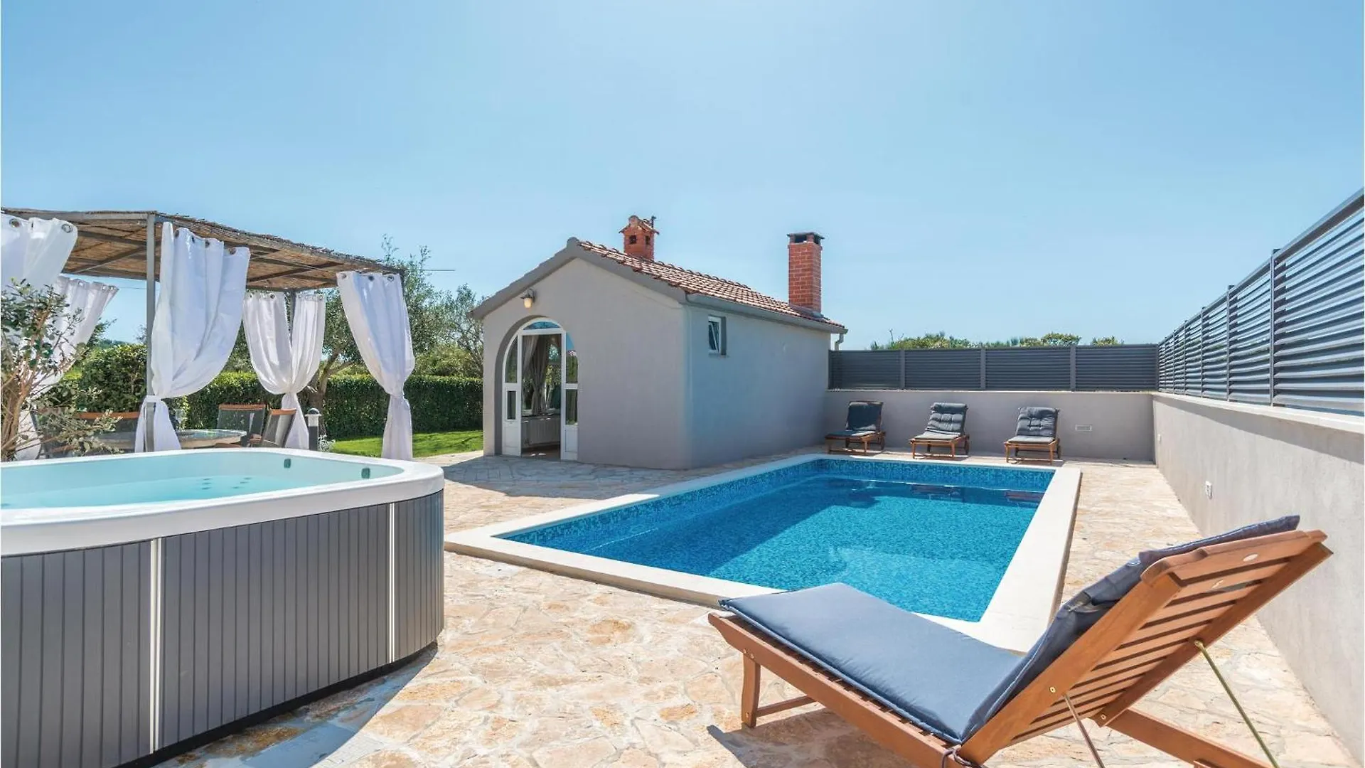 2 Bedroom Gorgeous Home In Zadar Holiday home