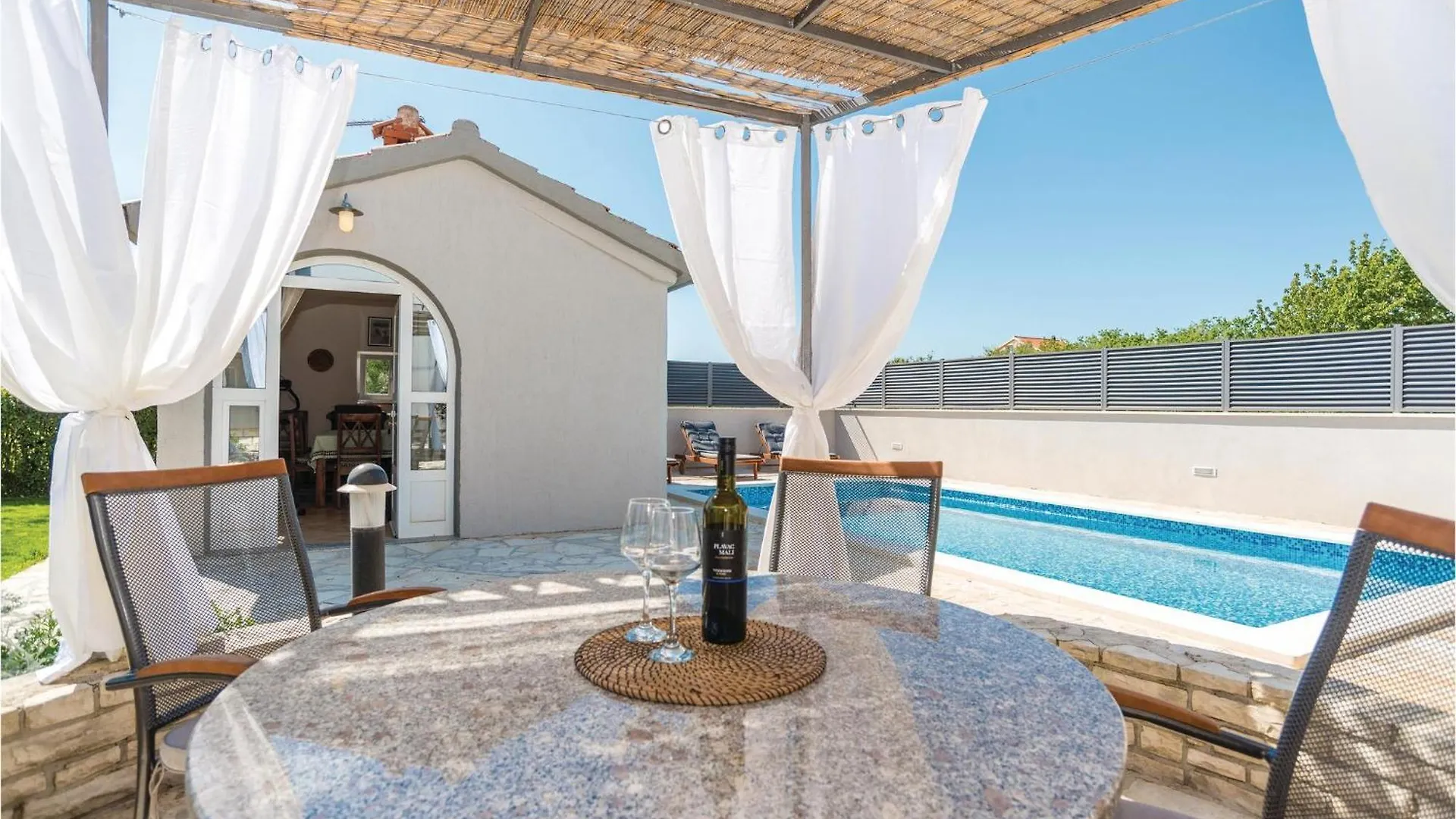 2 Bedroom Gorgeous Home In Zadar