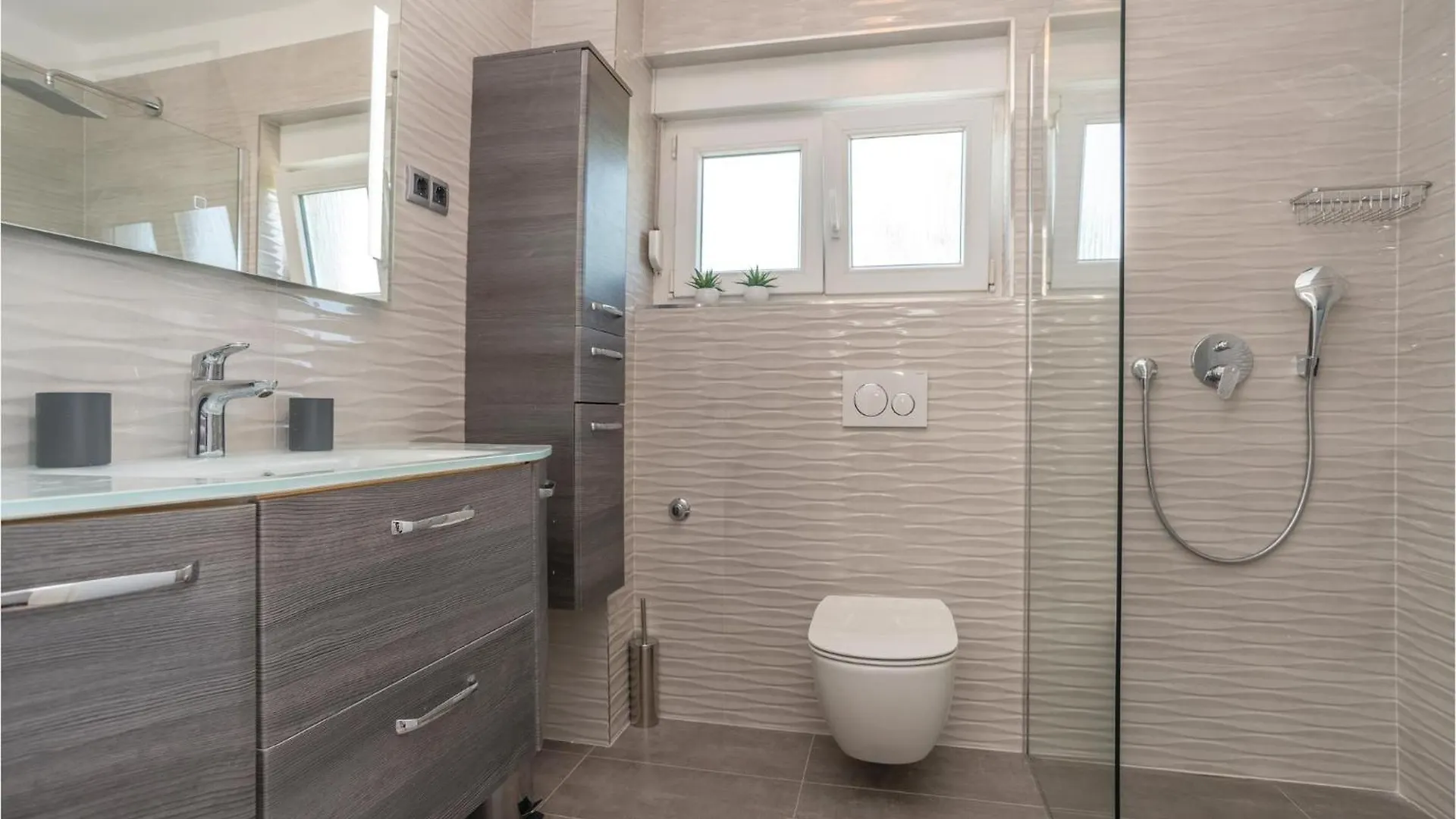 2 Bedroom Gorgeous Home In Zadar 0*,